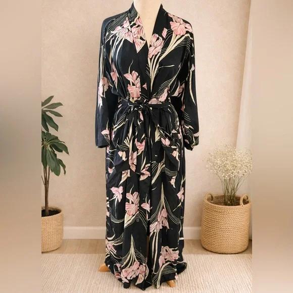 Tommy Bahama Black and Pink Silk Kimono Robe - Picture 1 of 4